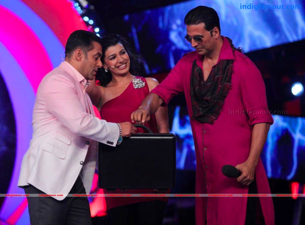 Akshay Kumar And Asin On The Sets Of Bigg Boss Event hd photo