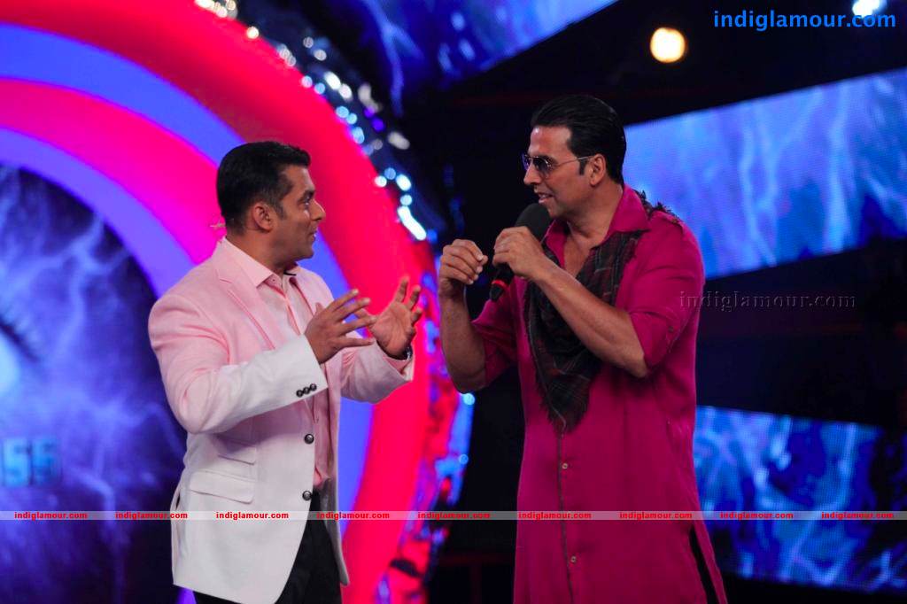 Akshay Kumar And Asin On The Sets Of Bigg Boss Event hd photo