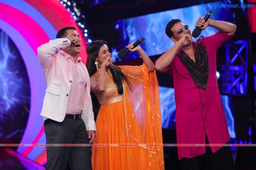 Akshay Kumar And Asin On The Sets Of Bigg Boss Event hd photo
