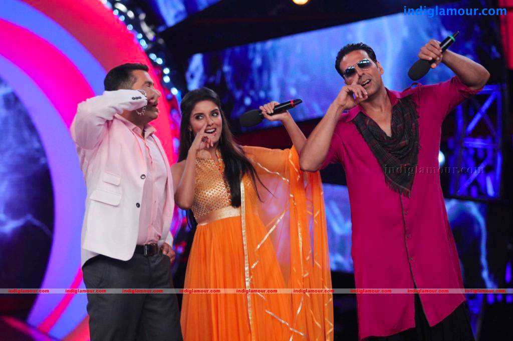 Akshay Kumar And Asin On The Sets Of Bigg Boss Event hd photo