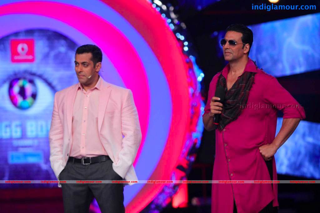 Akshay Kumar And Asin On The Sets Of Bigg Boss Event hd photo