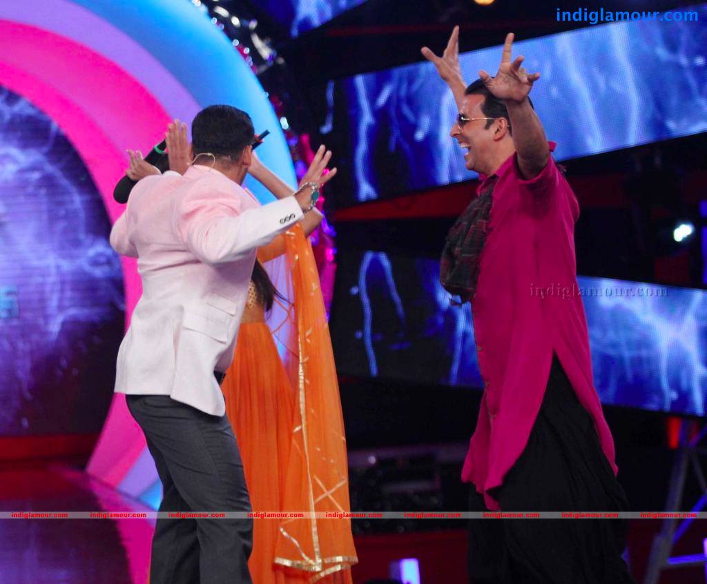 Akshay Kumar And Asin On The Sets Of Bigg Boss Event hd photo
