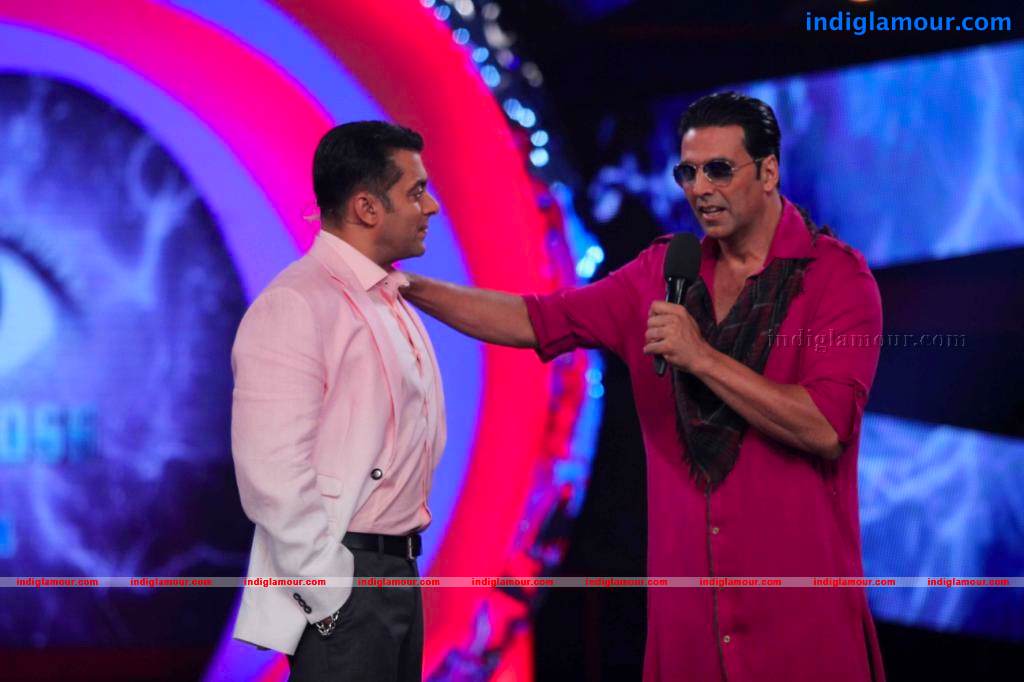 Akshay Kumar And Asin On The Sets Of Bigg Boss Event hd photo