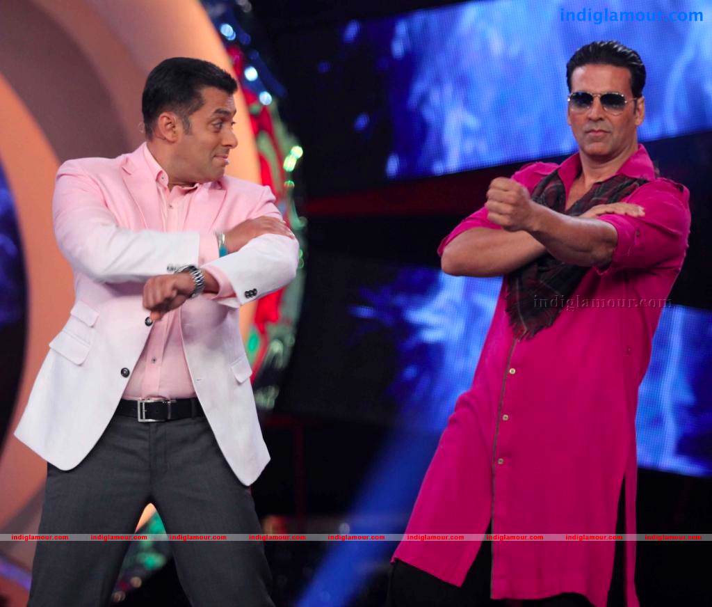 Akshay Kumar And Asin On The Sets Of Bigg Boss Event hd photo