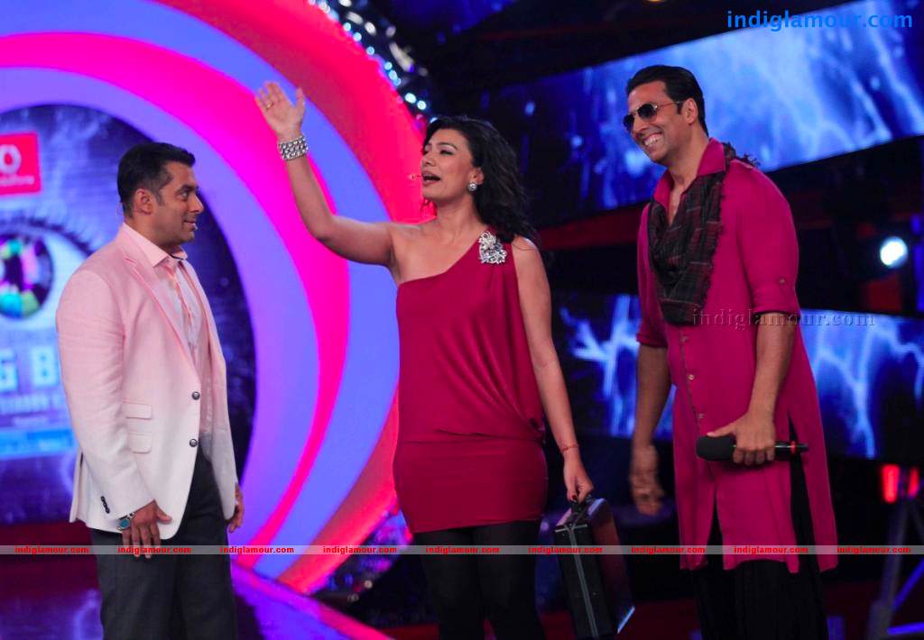 Akshay Kumar And Asin On The Sets Of Bigg Boss Event hd photo