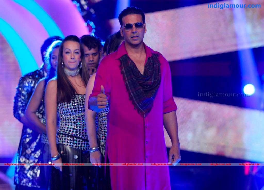Akshay Kumar And Asin On The Sets Of Bigg Boss Event hd photo