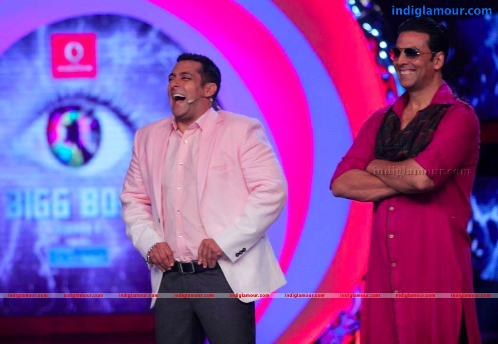 Akshay Kumar And Asin On The Sets Of Bigg Boss Event hd photo