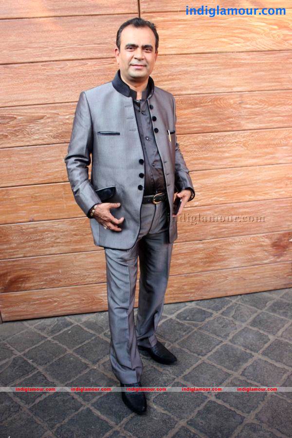 Unveiling The trophy of 1st Bright Awards 2012 Event hd photo