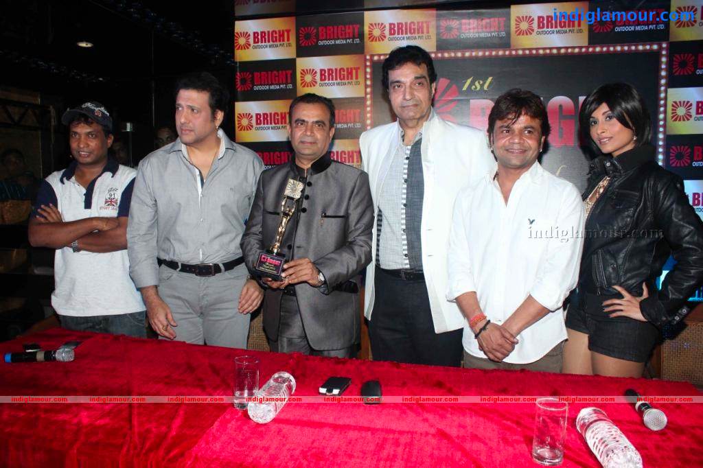 Unveiling The trophy of 1st Bright Awards 2012 Event hd photo