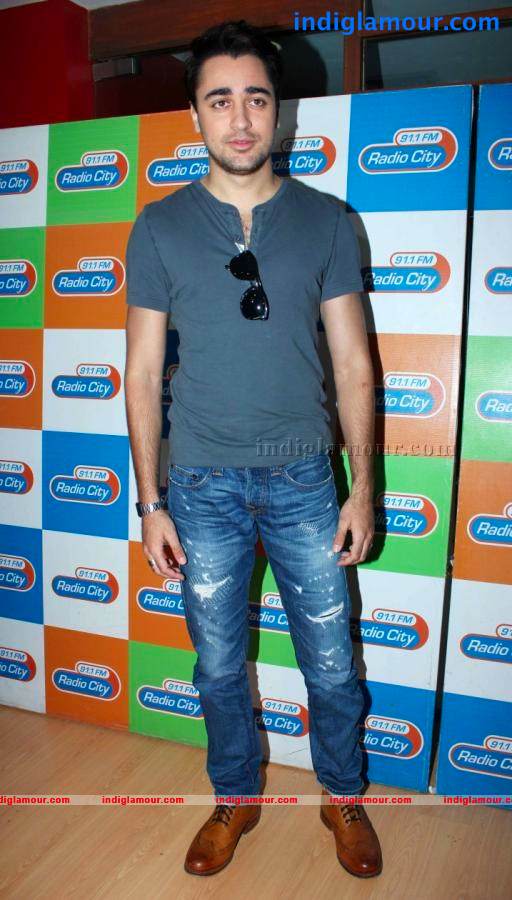Imran And Anushka Promote Matru Ki Bijlee Ka Mandola Event hd photo