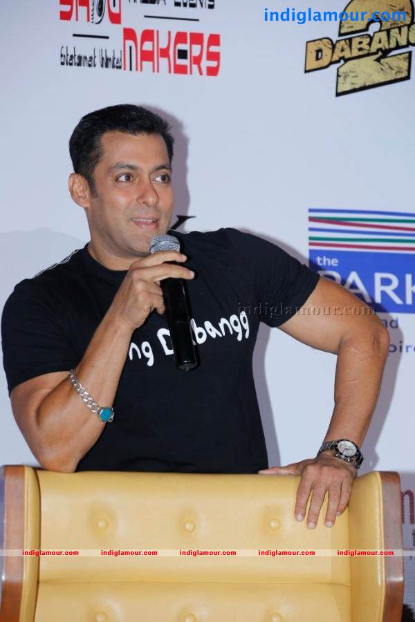 Salman Khan Promotes Dabangg 2 Photos Event hd photo