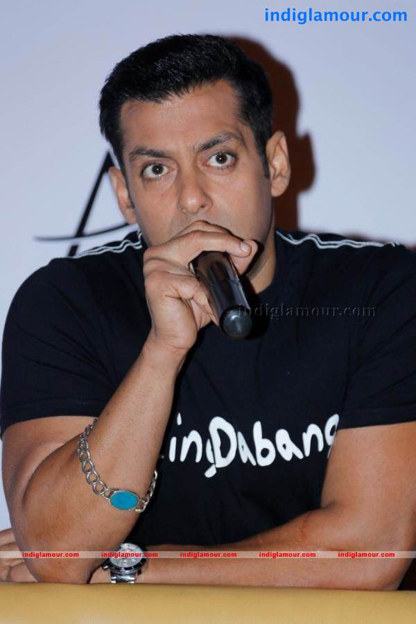 Salman Khan Promotes Dabangg 2 Photos Event hd photo