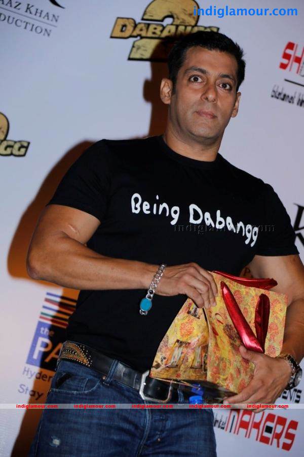 Salman Khan Promotes Dabangg 2 Photos Event hd photo