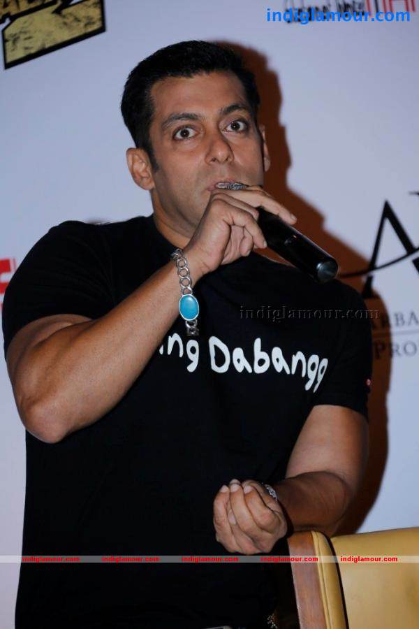 Salman Khan Promotes Dabangg 2 Photos Event hd photo