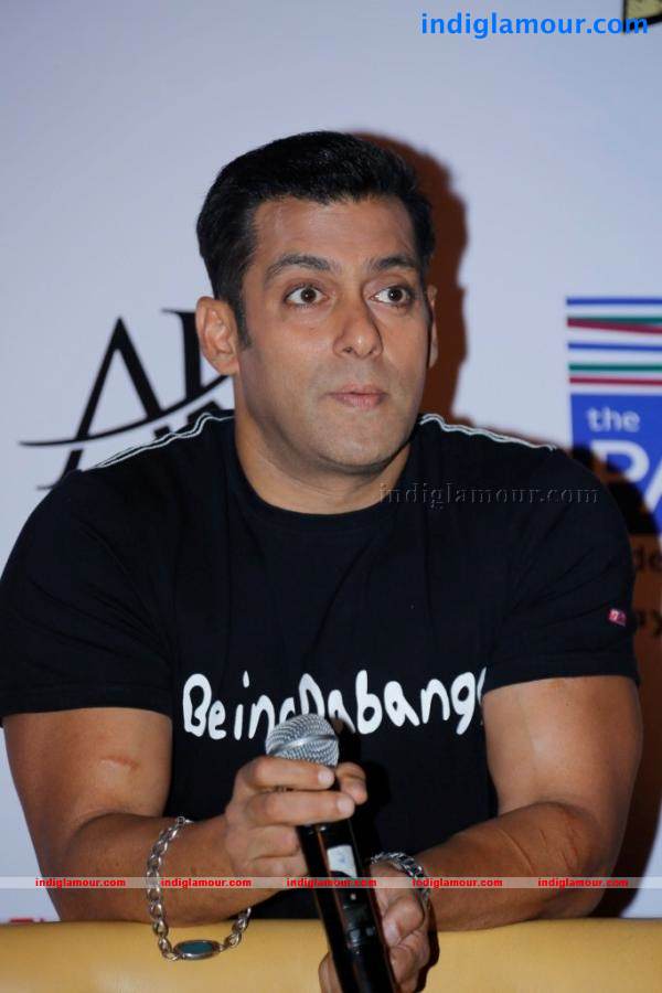 Salman Khan Promotes Dabangg 2 Photos Event hd photo