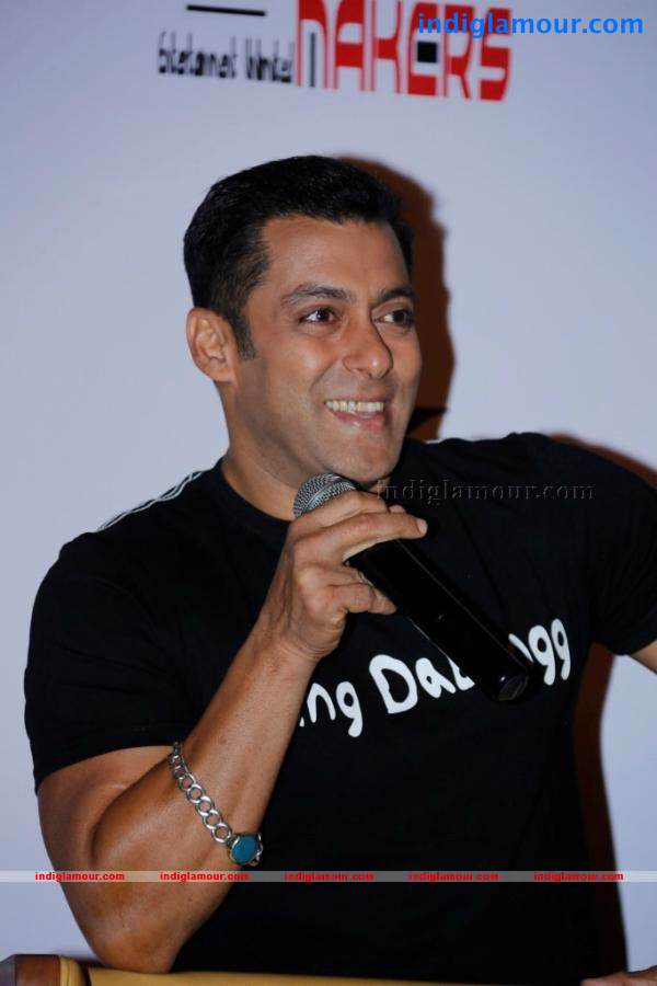 Salman Khan Promotes Dabangg 2 Photos Event hd photo