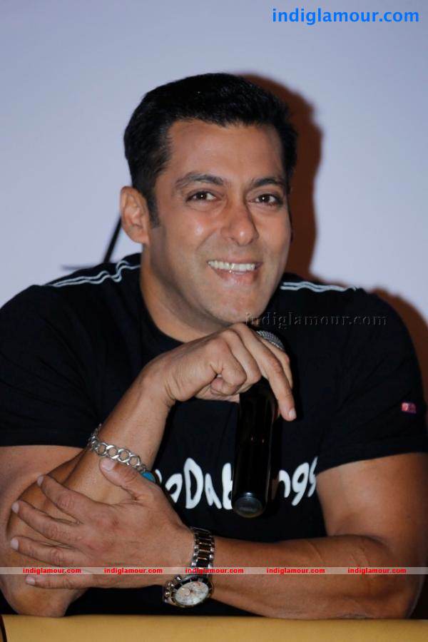 Salman Khan Promotes Dabangg 2 Photos Event hd photo