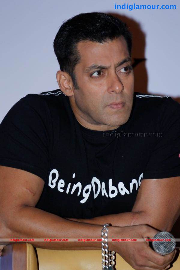 Salman Khan Promotes Dabangg 2 Photos Event hd photo