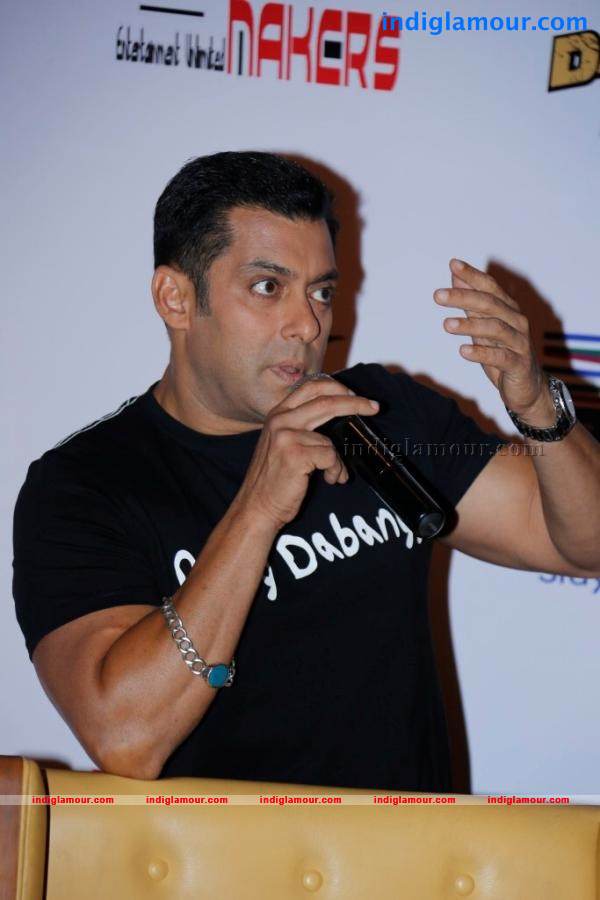 Salman Khan Promotes Dabangg 2 Photos Event hd photo