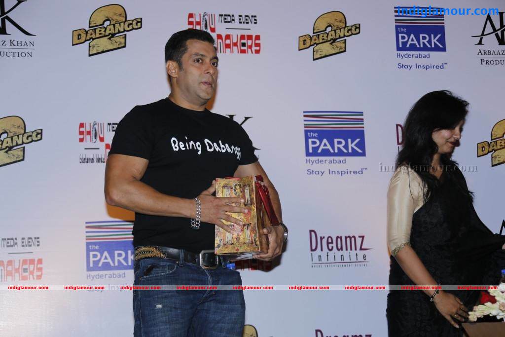 Salman Khan Promotes Dabangg 2 Photos Event hd photo