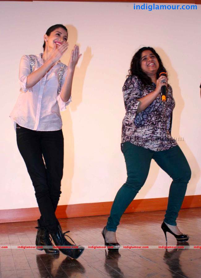 Anushka And Imran Promotes Matru Ki Bijlee Ka Mandola Event hd photo