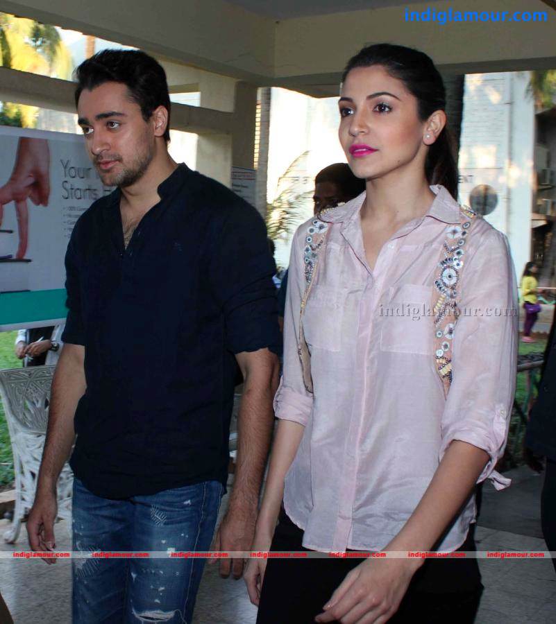 Anushka And Imran Promotes Matru Ki Bijlee Ka Mandola Event hd photo