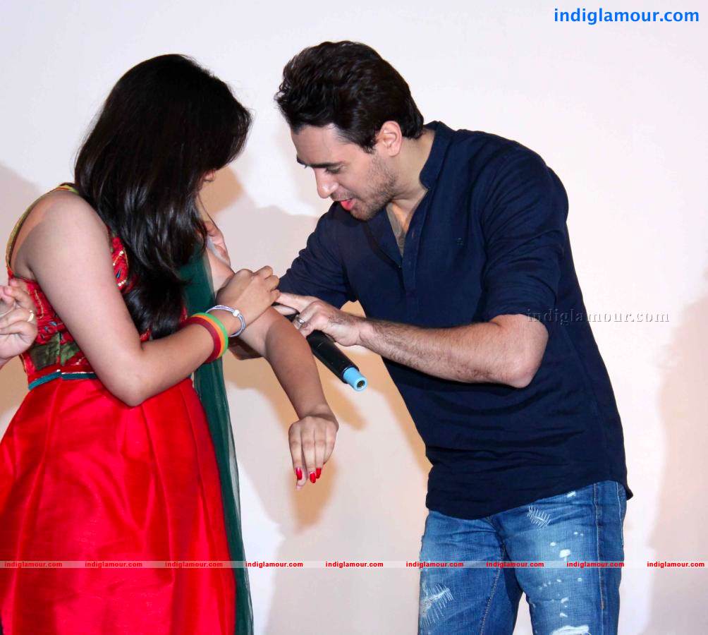 Anushka And Imran Promotes Matru Ki Bijlee Ka Mandola Event hd photo