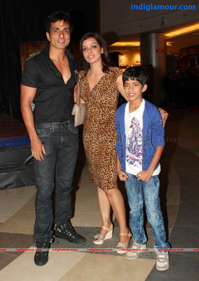 Bollywood Stars At Dabangg 2 Movie Premiere Show Event hd photo
