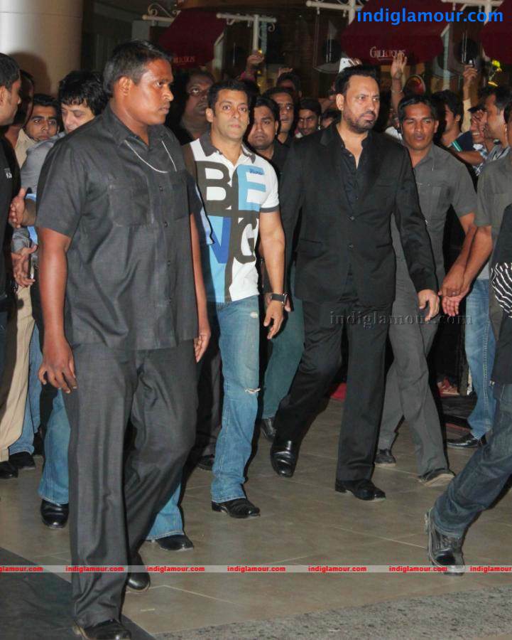 Bollywood Stars At Dabangg 2 Movie Premiere Show Event hd photo