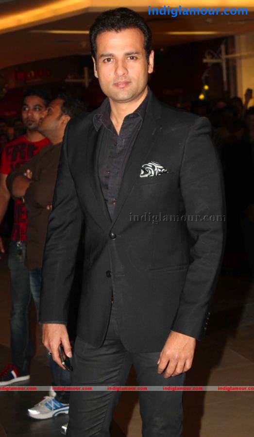 Bollywood Stars At Dabangg 2 Movie Premiere Show Event hd photo
