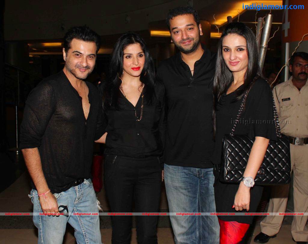 Bollywood Stars At Dabangg 2 Movie Premiere Show Event hd photo