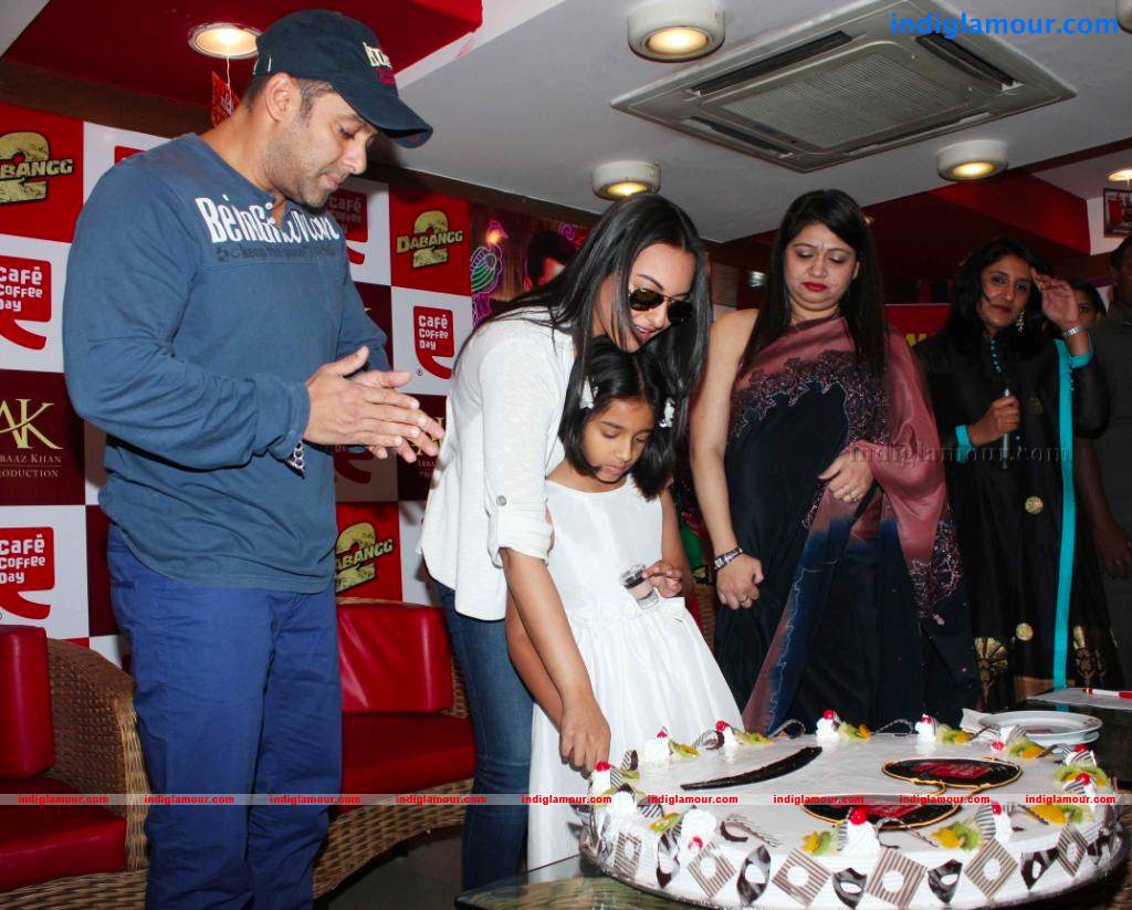 Salman And Sonakshi At Coffee Day Flavours Launch Event hd photo