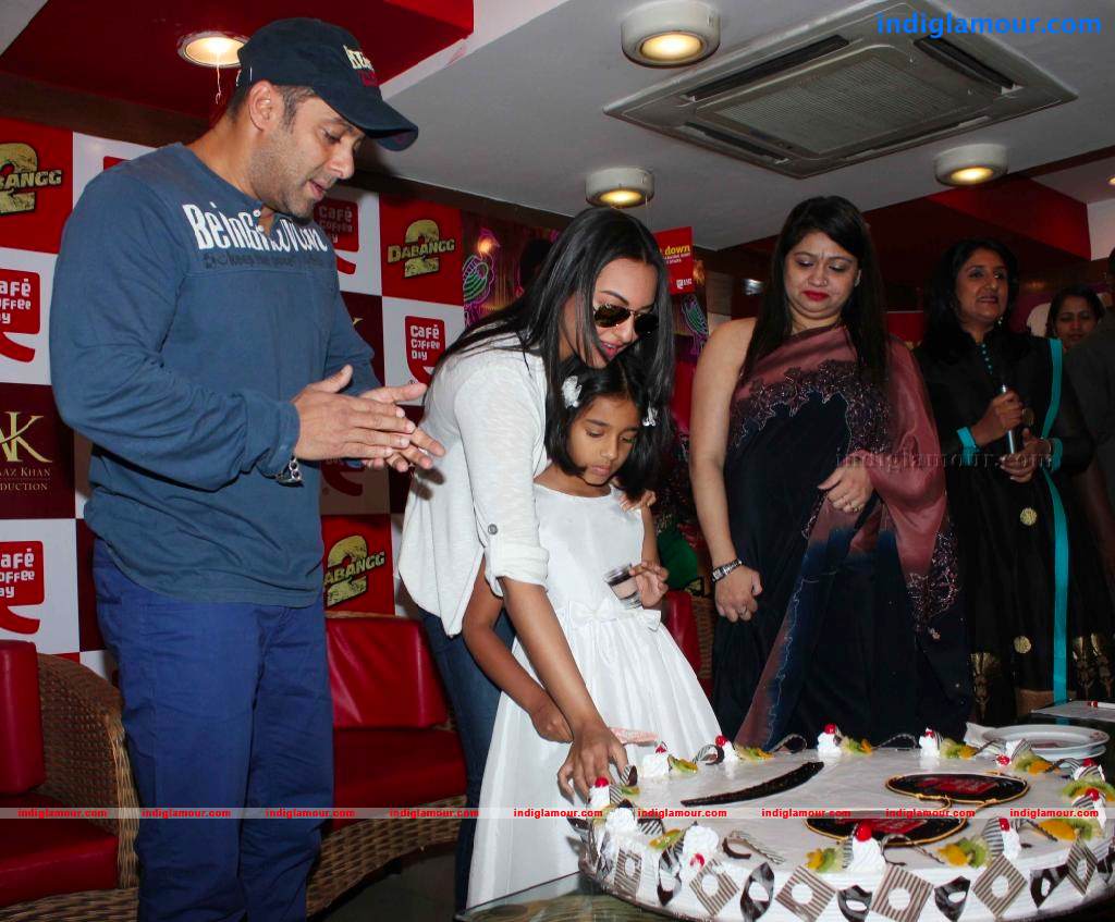Salman And Sonakshi At Coffee Day Flavours Launch Event hd photo