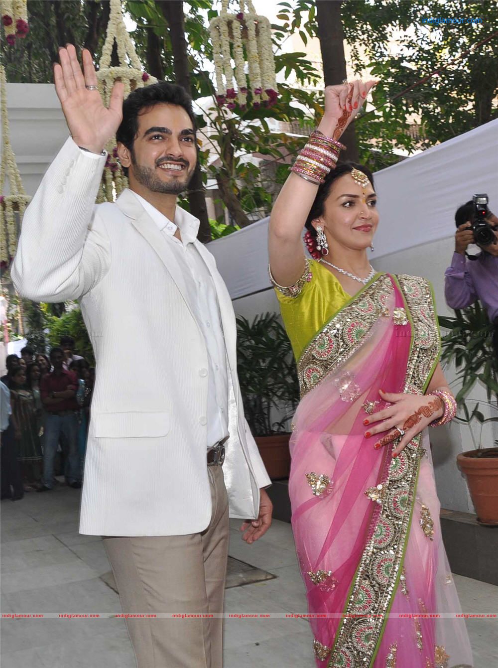 Esha Deol Engaged To Bharat Takhtani Event hd photo