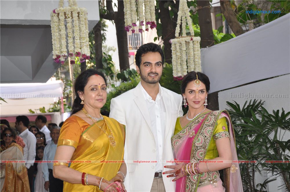 Esha Deol Engaged To Bharat Takhtani Event hd photo