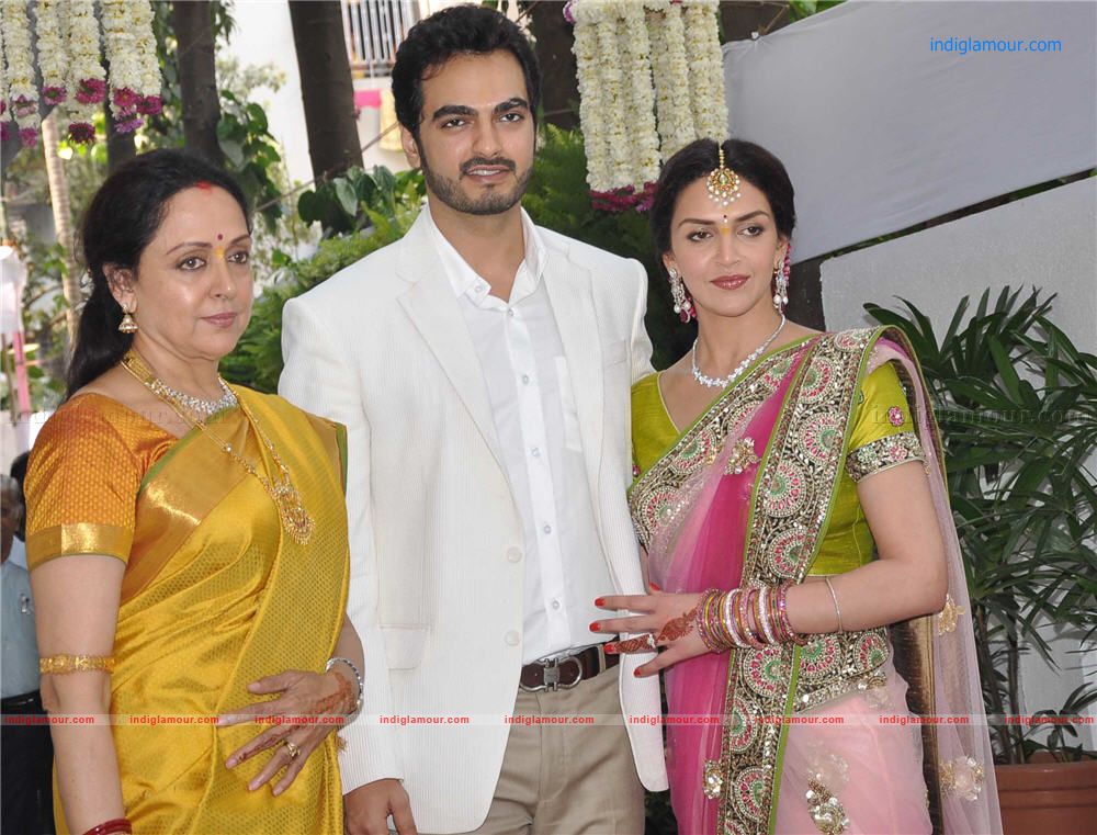 Esha Deol Engaged To Bharat Takhtani Event hd photo