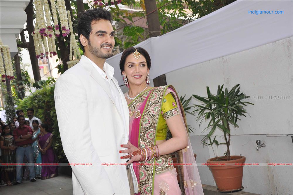 Esha Deol Engaged To Bharat Takhtani Event hd photo