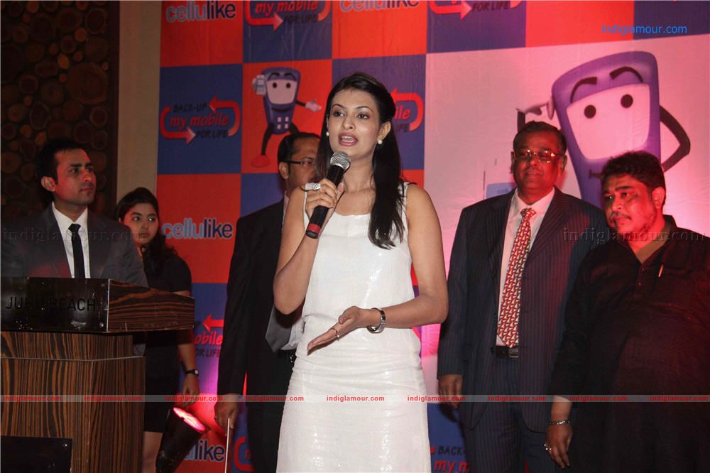 Sayali Bhagat Launches Cellulike Data Card Event hd photo