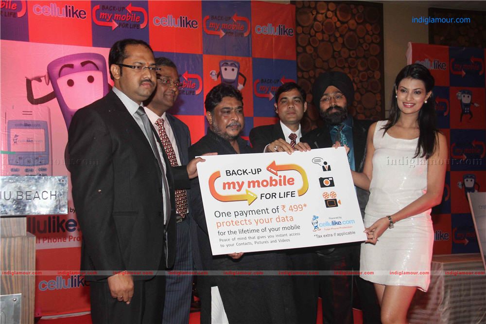 Sayali Bhagat Launches Cellulike Data Card Event hd photo