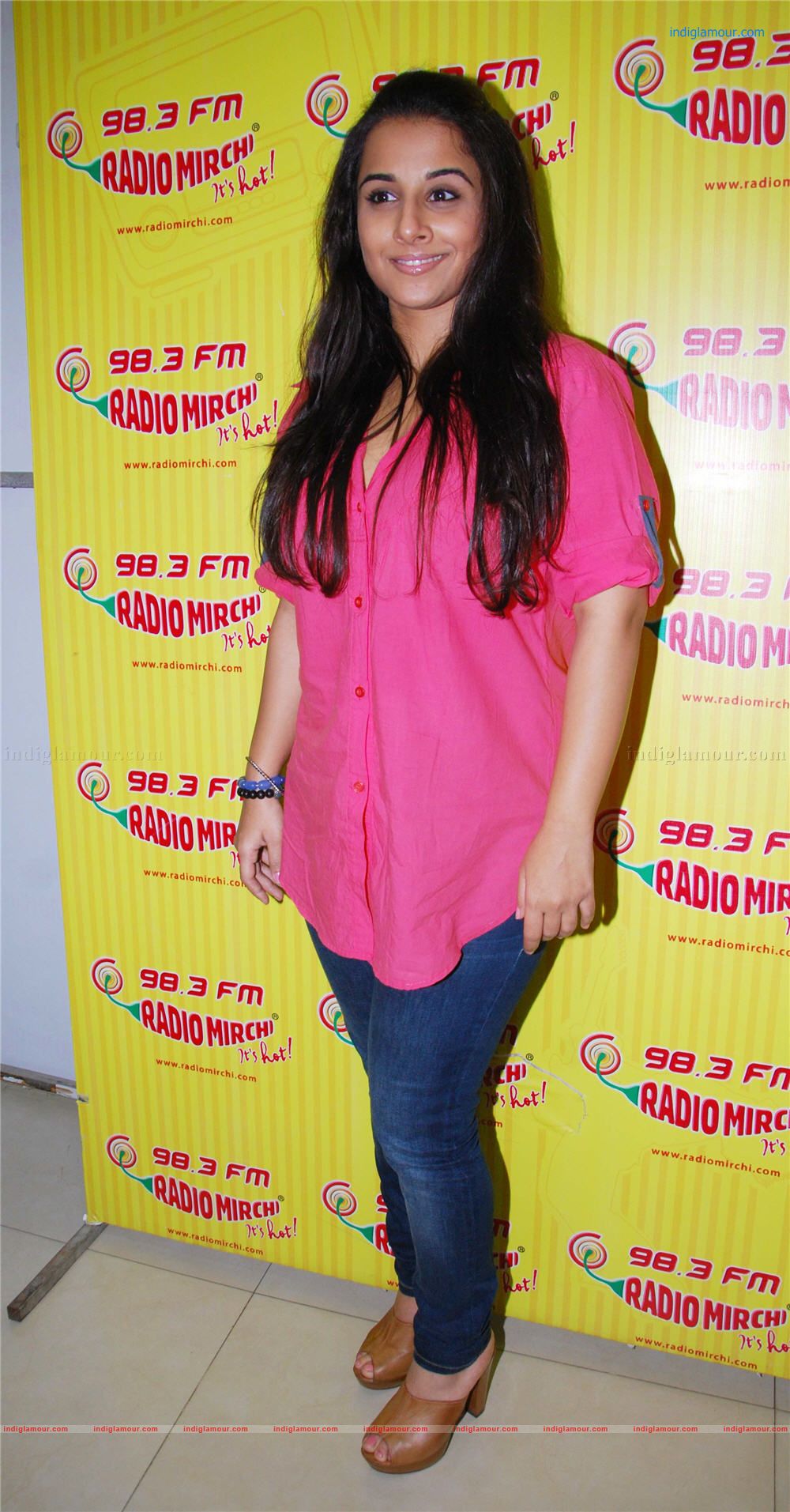 Vidya Balan Promotes Kahaani at Radio Mirchi Event hd photo
