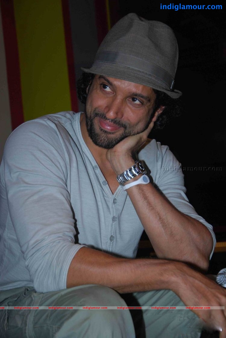 Farhan Akhtar Gul Panag launches Wednesday Soul Novel Photos Event hd photo