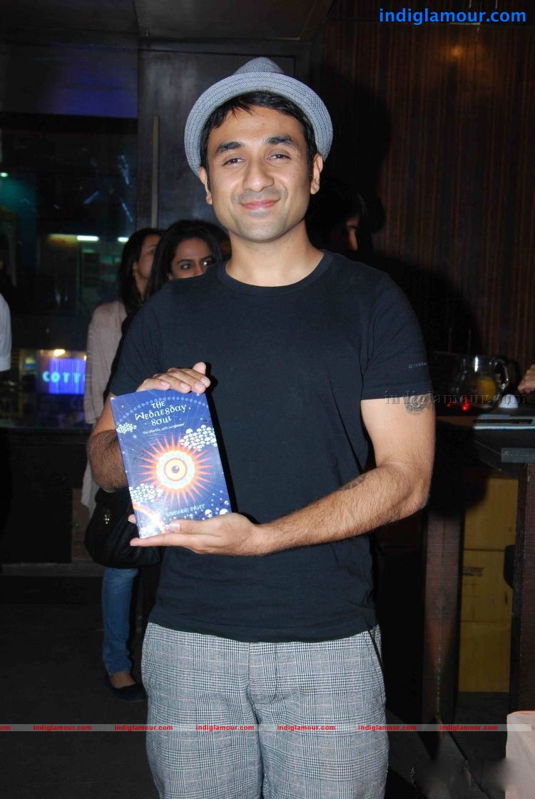 Farhan Akhtar Gul Panag launches Wednesday Soul Novel Photos Event hd photo