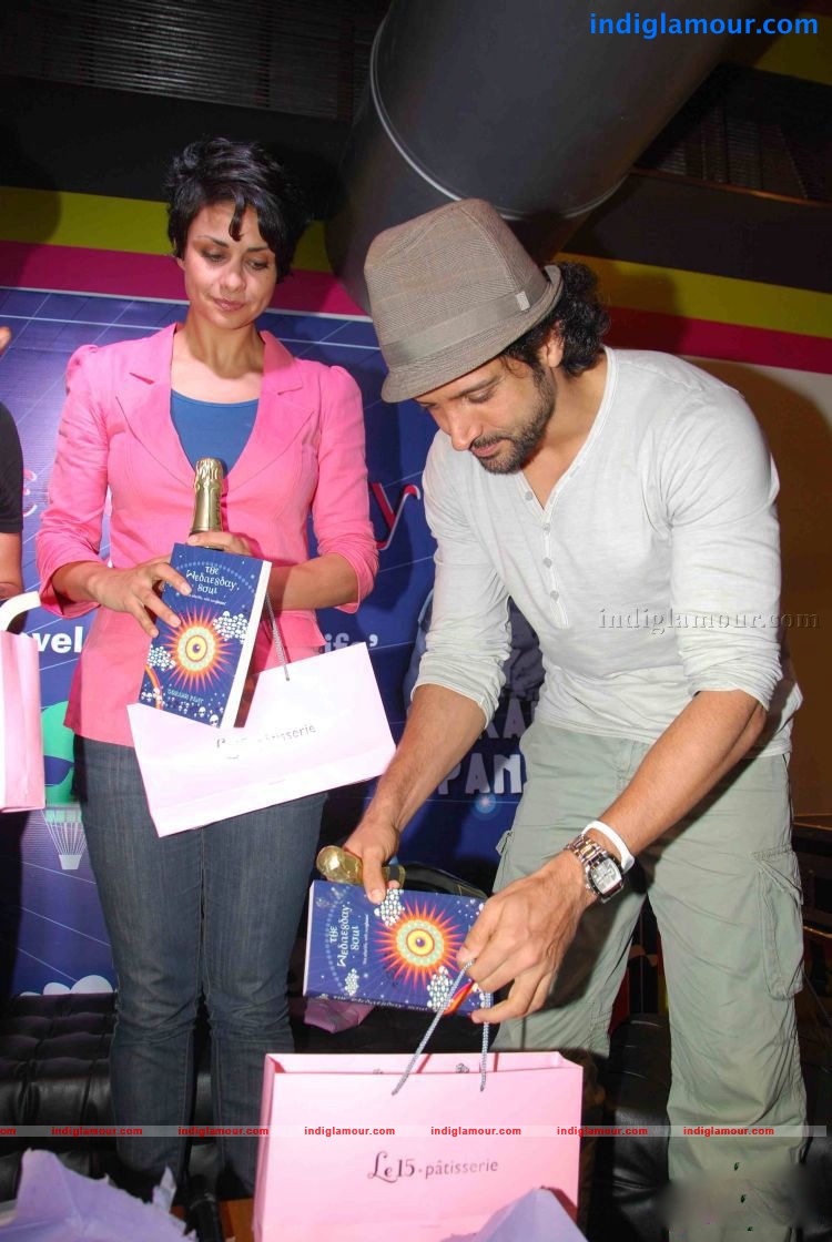 Farhan Akhtar Gul Panag launches Wednesday Soul Novel Photos Event hd photo