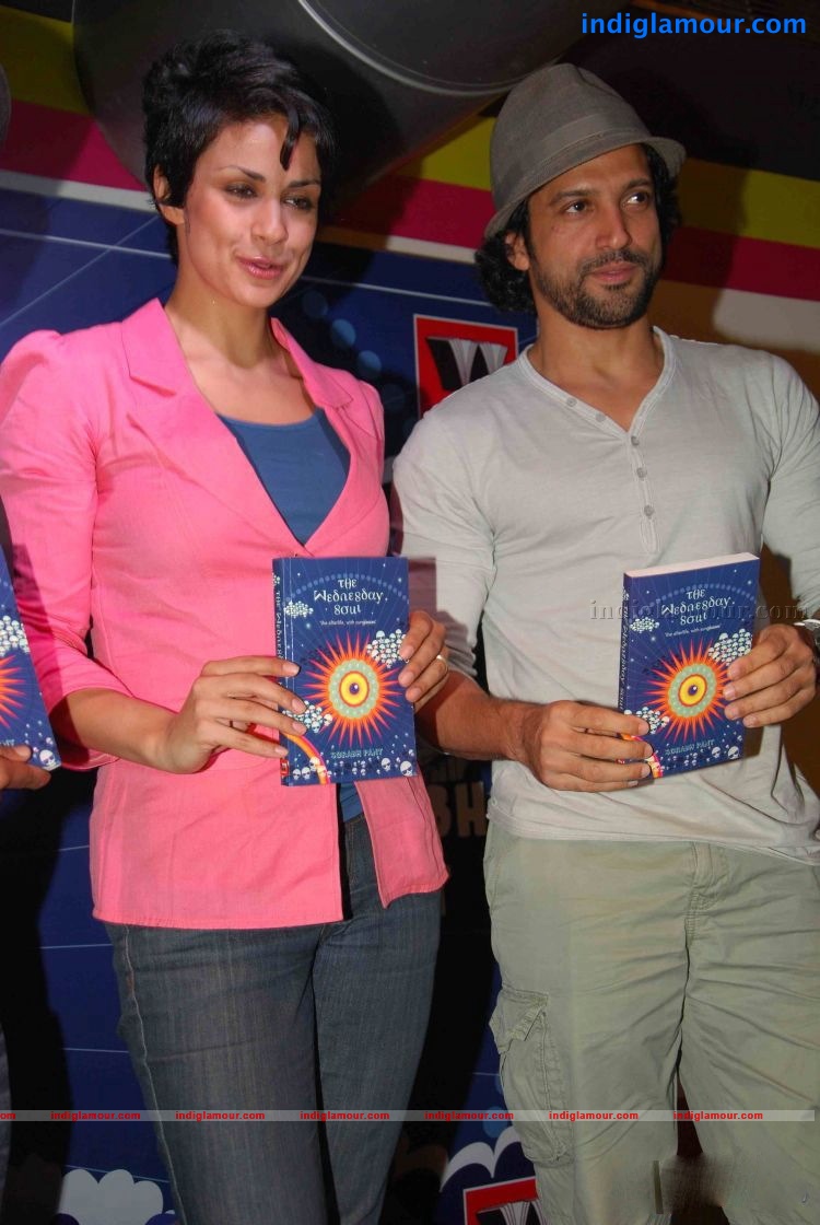 Farhan Akhtar Gul Panag launches Wednesday Soul Novel Photos Event hd photo