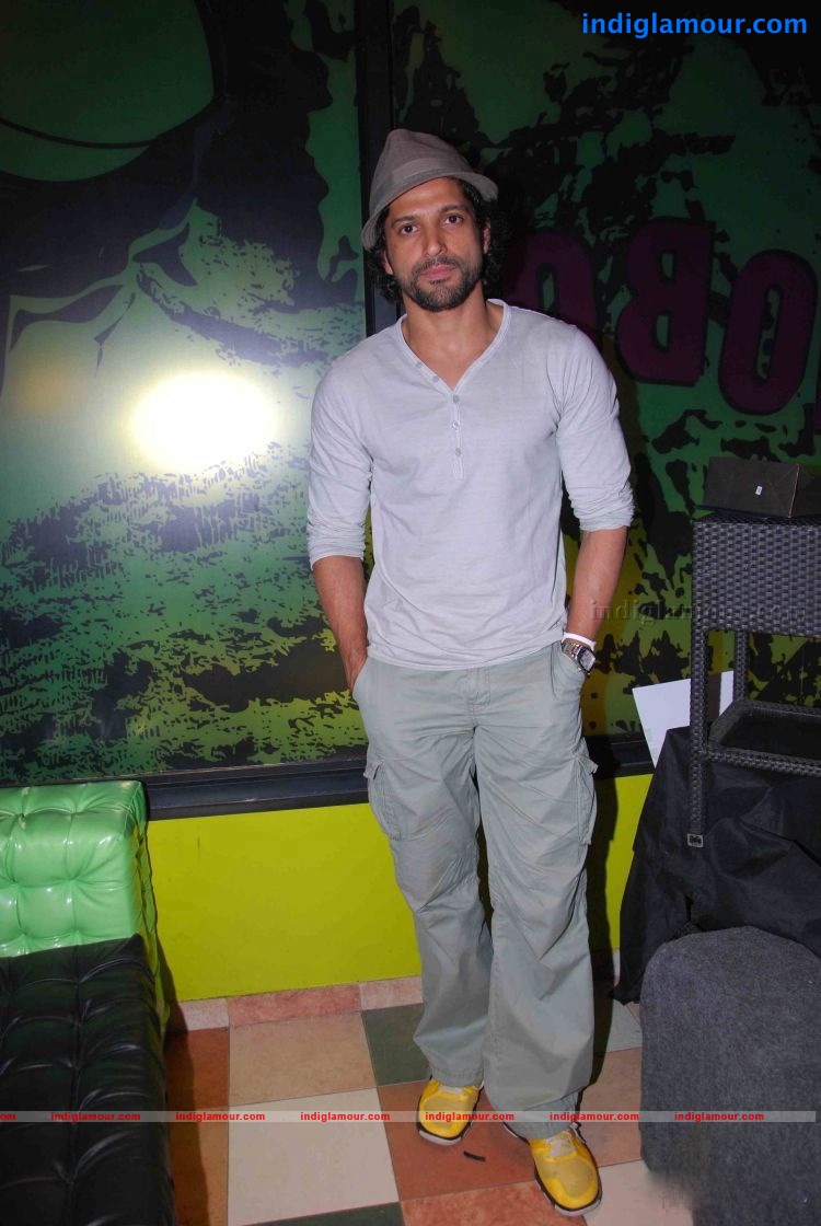 Farhan Akhtar Gul Panag launches Wednesday Soul Novel Photos Event hd photo