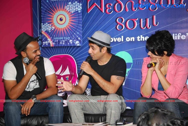 Farhan Akhtar Gul Panag launches Wednesday Soul Novel Photos Event hd photo
