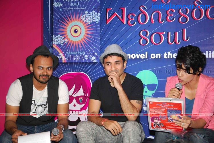Farhan Akhtar Gul Panag launches Wednesday Soul Novel Photos Event hd photo