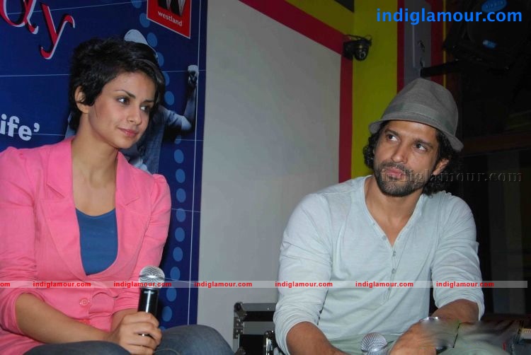 Farhan Akhtar Gul Panag launches Wednesday Soul Novel Photos Event hd photo