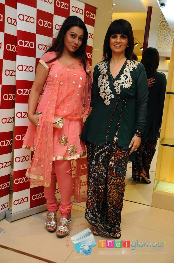 Genelia and Hrishitha Bhatt At Nishka Lulla Showcase Event hd photo