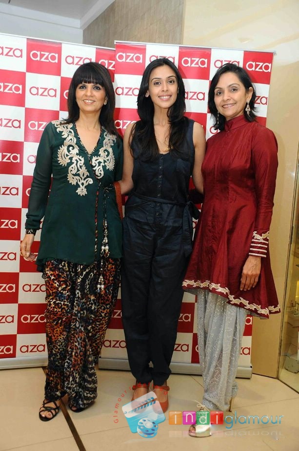 Genelia and Hrishitha Bhatt At Nishka Lulla Showcase Event hd photo
